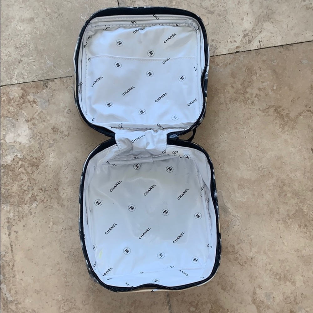 CHANEL VINTAGE and RARE FABRIC COSMETIC CASE - Picture 7 of 8